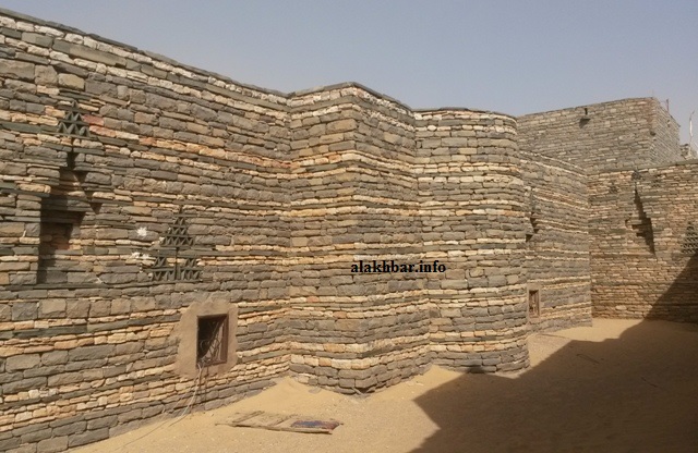 الجدار الشرقي للمسجد العتيق في تيشيت حيث المحراب