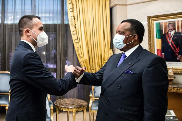 وزير الخارجية الإيطالي لويجي دي مايو والرئيس الكونغولي دنيس ساسو نغيسو 