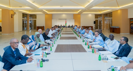 الاجتماع المنعقد بالرئاسة يوم 08 يناير المنصرم تحضيرا للحوار السياسي 