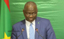 وزير التعليم العالي سيدي ولد سالم خلال المؤتمر الصحفي مساء اليوم (الأخبار)