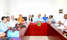 لجنة متابعة نتائج الحوار السياسي خلال اجتماعها تحت رئاسة ولد محمد خونه (وما)