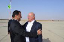 ميشيل سابين وزير الاقتصاد والمالية الفرنسي، والمختار ولد اجاي وزير الاقتصاد والمالية الموريتاني (الوكالة الموريتانية للأنباء).