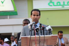 أحمد ولد حمدي ولد مكناس خلال حفل سابق للبنك ـ (أرشيف)