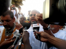 الرئيس الدوري السابق لمنتدى المعارضة ورئيس حزب "تواصل" محمد جميل ولد منصور خلال المؤتمر الصحفي مساء اليوم (الأخبار)