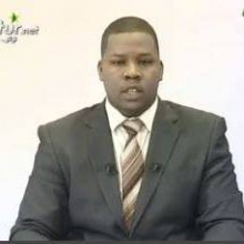 الصحفي محمد ولد بلال مقدم نشرات في قناة الموريتانية الرسمية