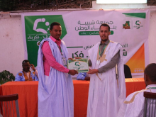 رئيس جمعية الشبيب الجديد  المختار ولد أحمد ميلود (يمين) إلى جانب رئيسها المنتهية ولايته الحسن ولد بدو 