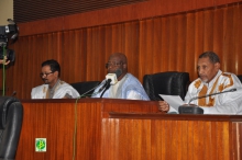 مكتب مجلس الشيوخ خلال المصادقة على تشكلة لجنة التحقيق (وما)