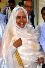 الفنانة وعضو مجلس الشيوخ المعلومة بنت الميداح خلال سهرتها الفنية