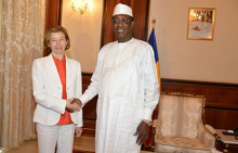 فلورنس بارلي وزيرة الجيوش الفرنسية، والرئيس اتشادي إدريس ديبي.