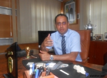 رئيس الاتحادية الموريتانية لكرة القدم متحدثا للأخبار بمكتبه في نواكشوط ـ (الأخبار)