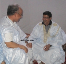 ولد محم، وولد محمد الأغظف خلال حفل عشاء أقامه الأخير في منزله بالنعمة مايو الماضي (الأخبار - أرشيف)