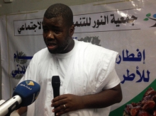 الأمين العام لجمعية النور للتنمية والعمل الاجتماعي محمد الأمين ولد عابدين خلال كلمته في الإفطار الليلة (الأخبار)