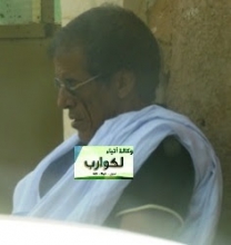 المدير التجاري السابق لشركة "سونمكس" محمد ولد اسبيعي خلال انتظاره المثول أمام المحققين في روصو (لكوارب)