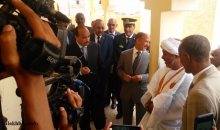 ولد عبد العزيز خلال زيارته لمقاطعة الميناء قبل أساببيع ـ (الأخبار)