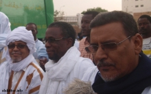 رئيس حزب القوى التقدمية للتغيير صمبا اتيام يتوسط قادة معارضين خلال مسيرة احتياجية ـ (أرشيف الأخبار)