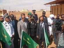 الرئيس محمد ولد عبد العزيز رفقة وزير التعليم إسلم ولد سيدي المختار ـ (أرشيف الأخبار)