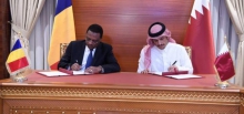 وزير الخارجية القطير ونظيره اتشادي خلال توقيع مذكرة التفاهم بالدوحة.
