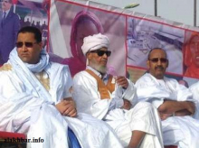 ولد محمد لولي يتوسط وزيري الداخلية والاقتصاد والمالية في مهرجان لدعم التعديلات الدستورية بنواكشوط في 03 أغسطس 2017 ـ (أرشيف الأخبار)