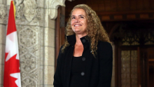 لكندا جولي باييت: الحاكمة العامة لكندا.