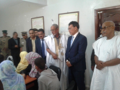 جانب من زيارة الوالي لإنطلاق الرالي صباح الثلثاء الماضي/ الأخبار