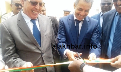 جانب من قطع الشريط الرمزي لتسليم الصهريج وسيارة اسعاف في مباني البلدية / الأخبار