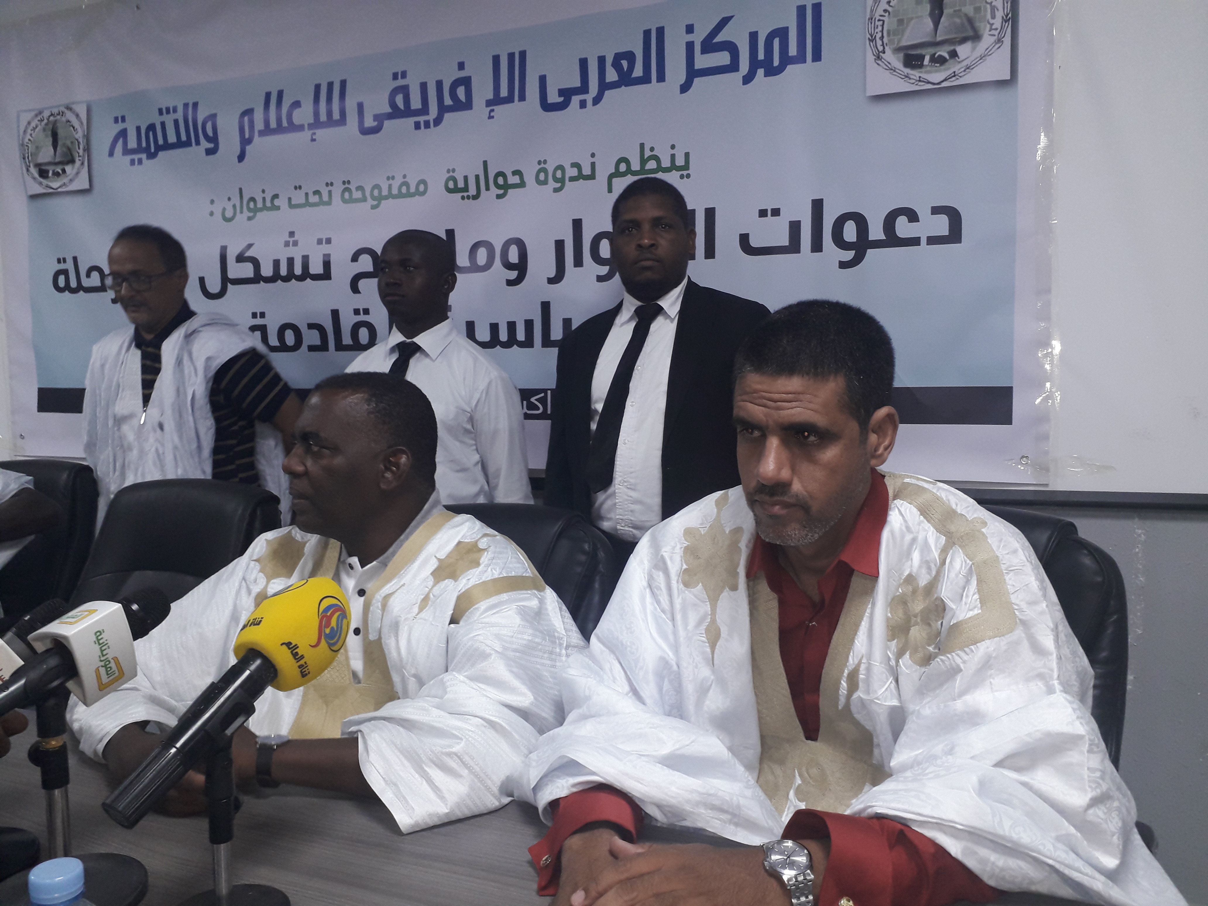 ولد اعبيدي خلال مشاركته في الندوة مساء أمس (الأخبار)