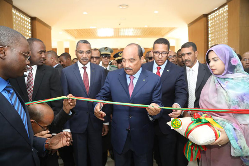ولد عبد العزيز خلال افتتاح المعرض المنظم على هامش النسخة الخامسة من مؤتمر النفط والمعادن بنواكشوط (وما)
