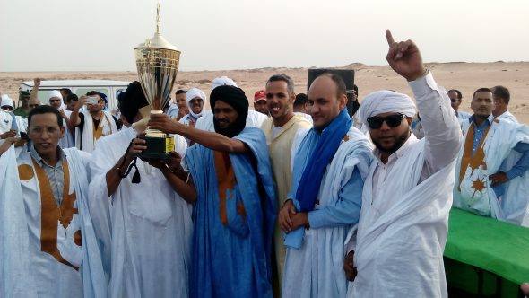 صورة من تتويج فريق نواذيبو في النسخة الماضية من البطولة