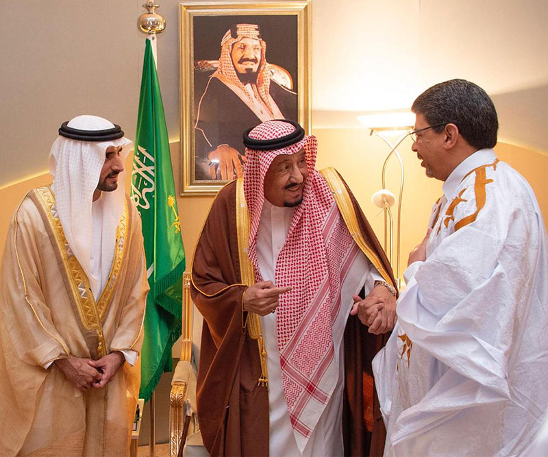 ولد محم مع ملك السعودية سلمان بن عبد العزيز خلال حفل اختتام المهرجان