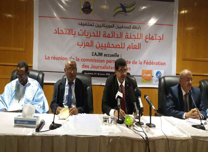 وزير الثقافة وممثل اتحاد الصحفيين العرب، ورابطة الصحفيين خلال افتتاح اللقاء اليوم (وما)