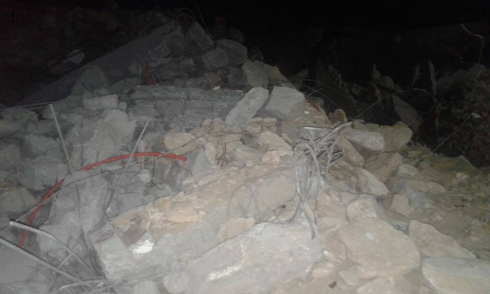 صورة من بقايا المنزل المحطم من قبل المنطقة الحرة حسب رواية أهله/ تصوير الأخبار