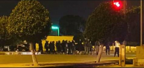 الشرطة خلال فض اعتصام الطلاب بالقوة