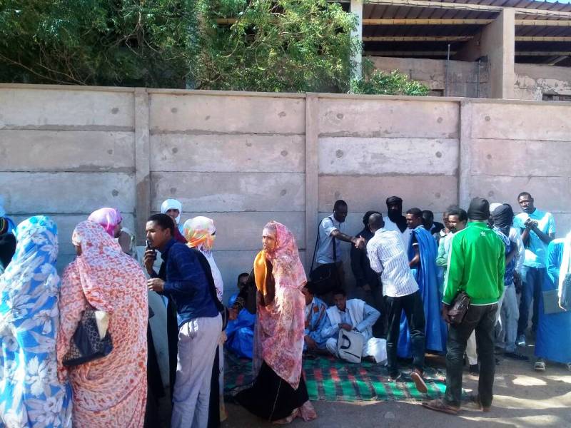 تلاميذ مدرسة تكوين المعلمين في أكجوجت خلال إضرابهم صباح اليوم