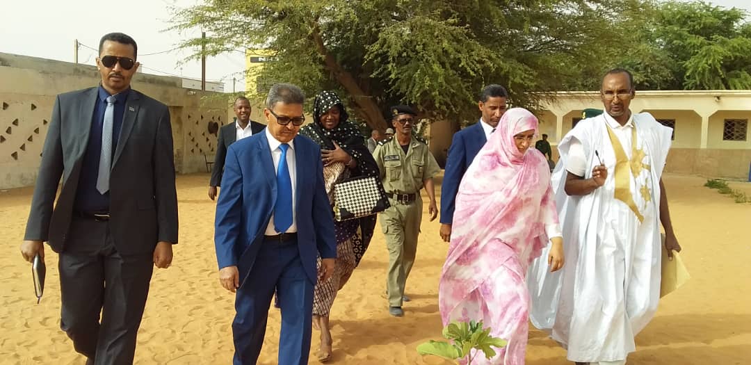 وزيرة التهذيب والتكوين المهني خلال زيارتها لثانوية الجديدة بمقاطعة لكصر بولاية نواكشوط الغربية