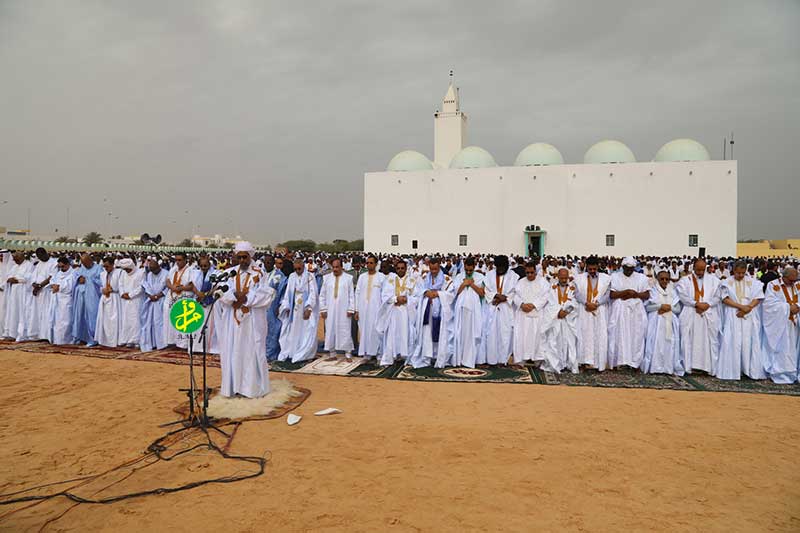 إمام الجامع الكبير في نواكشوط الشيخ أحمد ولد المرابط خلال صلاة العيدين اليوم (وما)