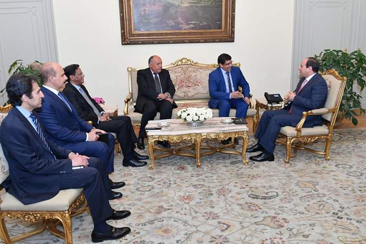 الرئيس المصري عبد الفتاح السيسي خلال استلام رسالة خطية من نظيره الموريتاني حملها وزير الثقافة الناطق باسم الحكومة