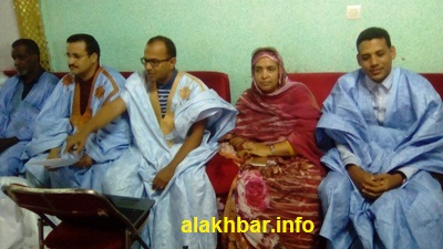 جانب من عملية تنصيب الفروع مساء اليوم / تصوير الأخبار