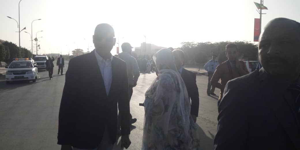 الوزير الأول وصل المسيرة قبل أن يعود لسيارته بسبب تدافع المشاركين في المسيرة
