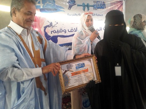 وسام سلم لحالفظة لكتاب الله عز وجل على هامش الحفل الختامي/ الأخبار 
