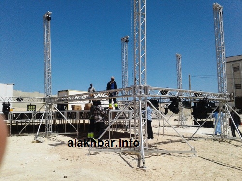 تم تشييد المنصة الرسمية وستنتهي قبل المساء لحضور غزواني/ الأخبار