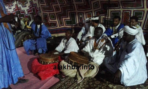 جانب من انعاش فرق مديحية لسهرة دعائية في مدينة نوذيبو / الأخبار