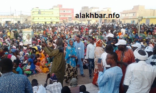 جانب من حضور المهرجان الشعبي مساء اليوم في مدينة نواذيبو/ الأخبار