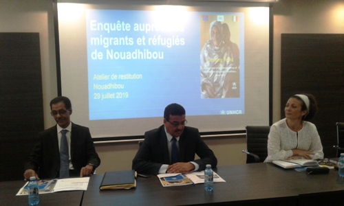 من اليمين ممثلة المفوضية السامية للاجئين إلى جانب حاكم المقاطعة ونائب رئيس الجهة / الأخبار
