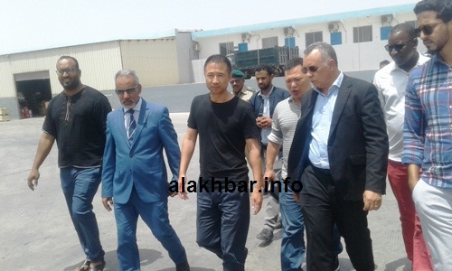 جانب من الجولة الميدانية التي نظمتها اللجنة الوطنية لحقوق الإنسان في الشركة الصينية بولي هوندونغ/الأخبار