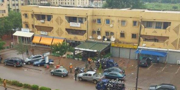 محيط وقوع الهجوم بالعاصمة واغادوغو.