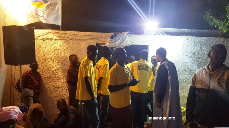 أمن بلدية تفرغ زينة تولى تنظيم النشاط ومنع عددا من أعضاء اللجنة وقادة الحزب الحاكم وكذا الإعلاميين من دخول قاعة الانتساب (الأخبار)