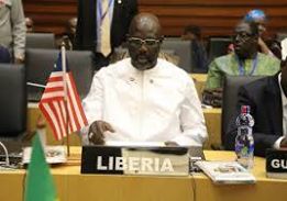الرئيس الليبيري الجديد جورج ويا يشارك بالقمة بعد أيام من تنصيبه