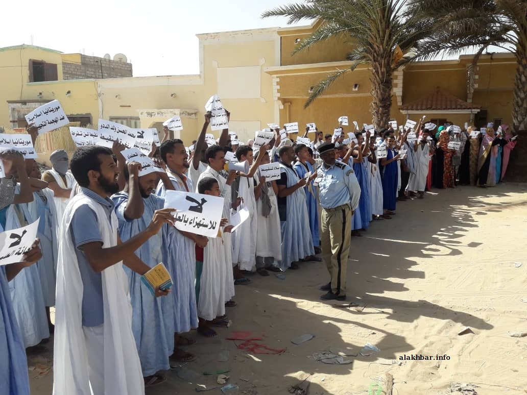 طلبة مركز تكوين العلماء قبل تفريق الشرطة لتظاهرتهم الاحتاججية