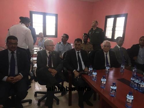 جانب من العرض المقدم للوزير الإسباني رفقة السلطات في مقر فرقة الشرطة الموريتانية الإسبانية/ الأخبار
