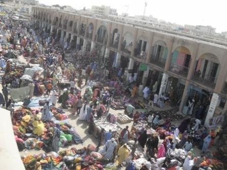 باعة متجولون في محيط سوق العاصمة نواكشوط